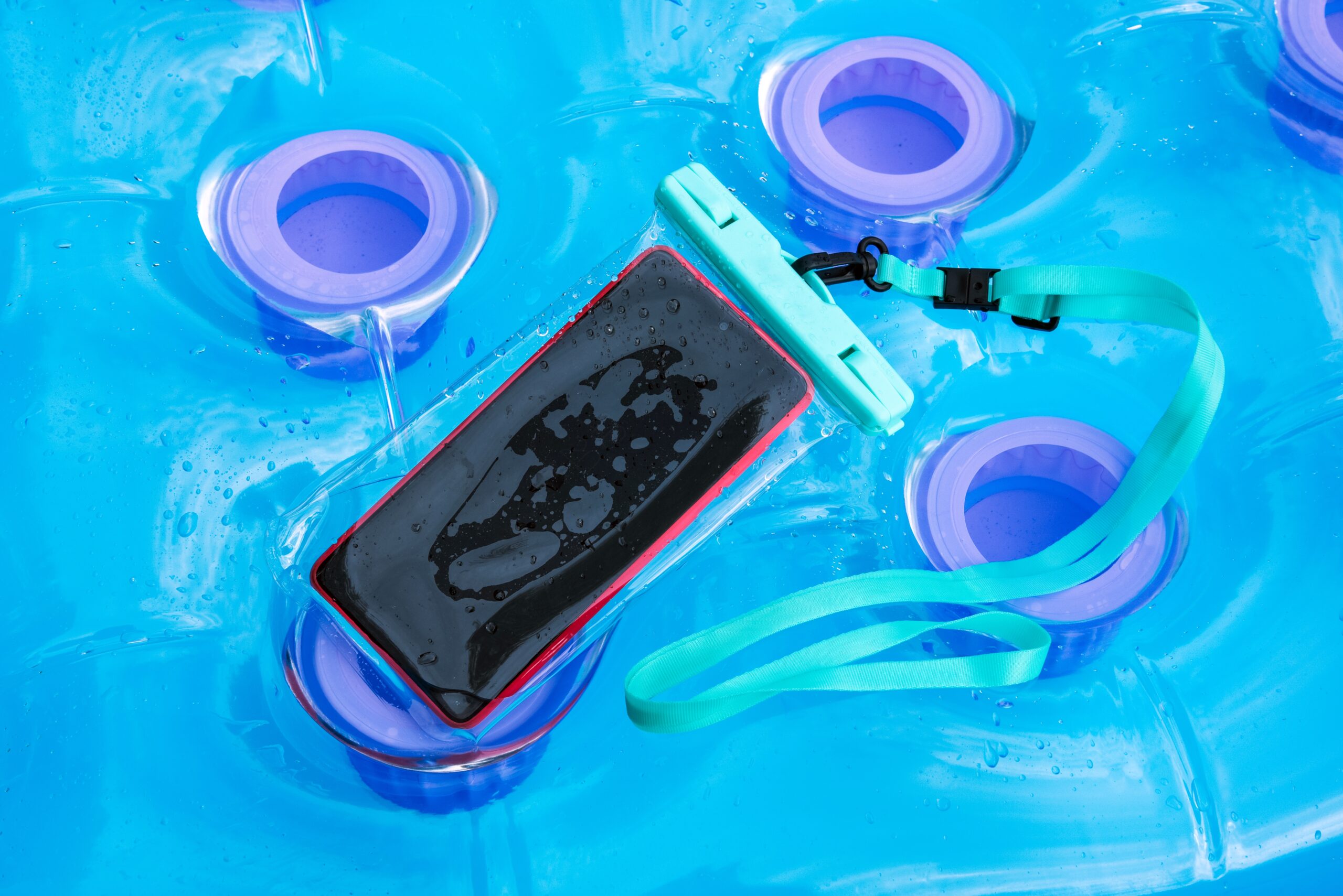 Waterproof Pouch sesuai digunakan untuk letak handphone ketika aktiviti air.